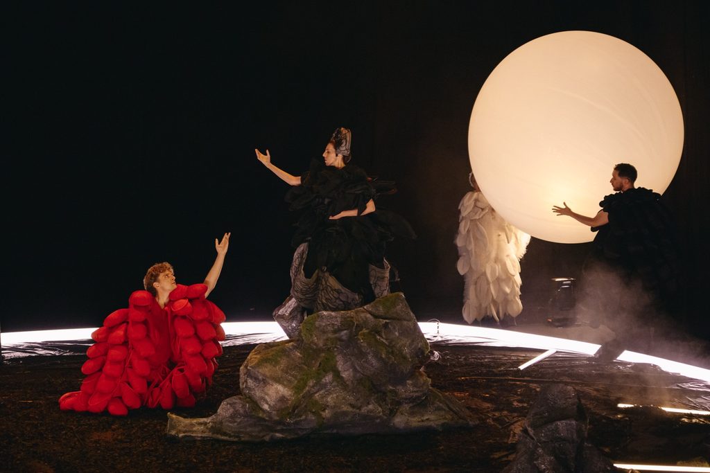 Four performers around a large glowing sphere and a white circle of light in Phaëton.